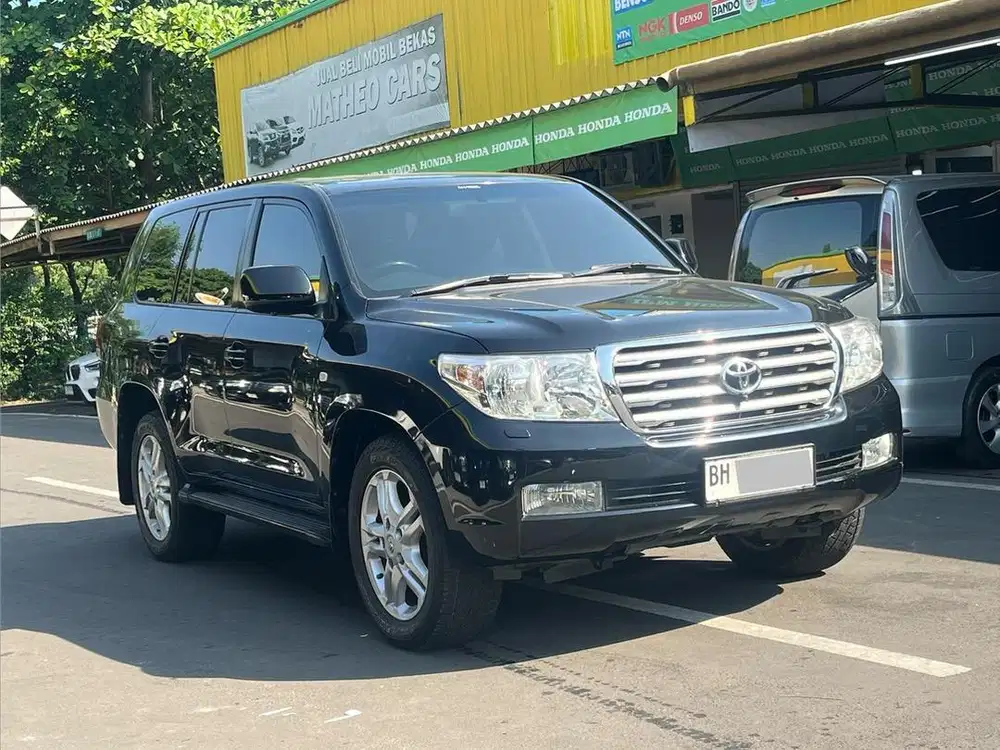 TERMURAH!! TOYOTA LAND CRUISER 200 SAHARA DIESEL AT HITAM 2010