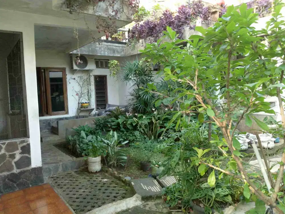 Rumah di jual di lapangan ros tebet utara 500 m dari Stasiun Tebet Jak-Sek