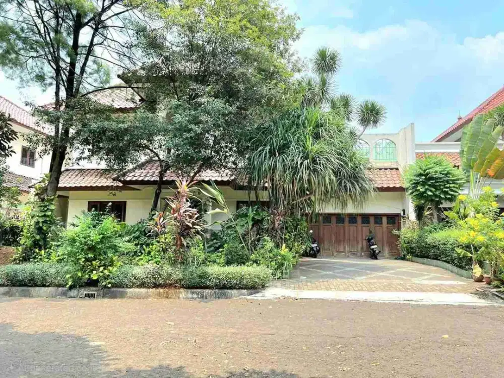 Dijual rumah vintage halaman luas lokasi strategis di Lebak Bulus