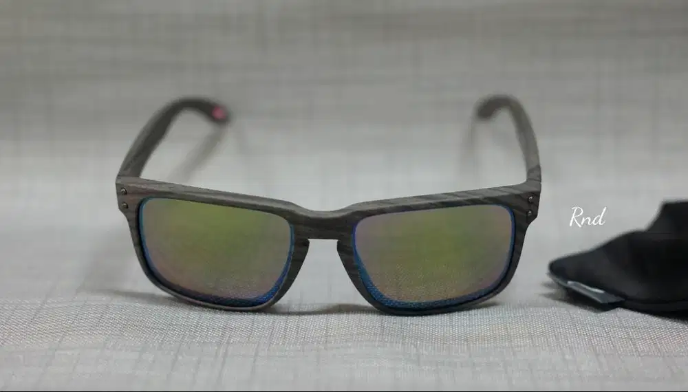 Kacamata Oakley Holbrook frame Woodgrain lensa Prizm shallow water pol