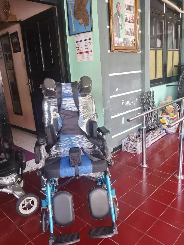 kursi roda cerebral palsy