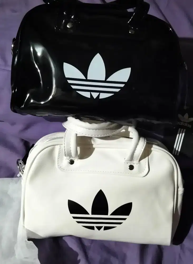Ada 2 Tas Bowling Mini Adicolor Putih dan Hitam