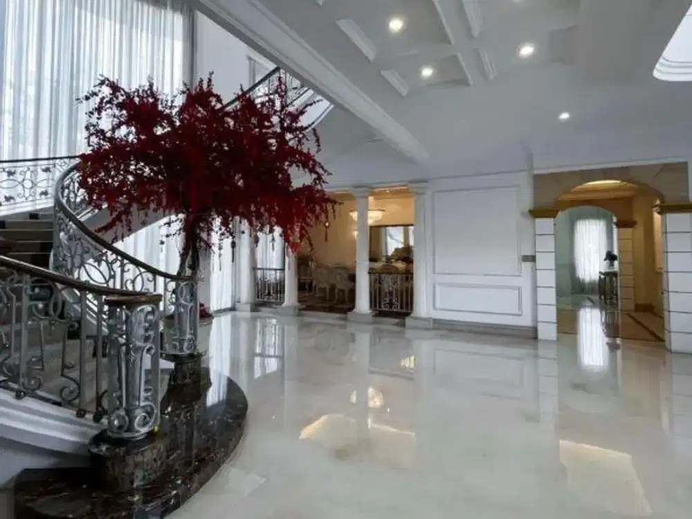 Rumah Mewah 2 Lantai, SHM Kawasan Elit di Kelapa Gading