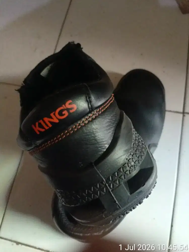 Sepatu safety king