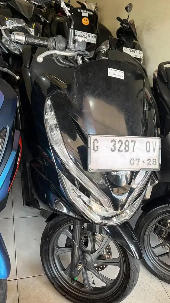 Honda pcx 150 hitam