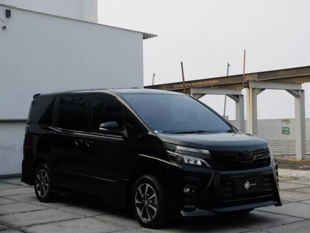 Toyota Voxy 2.0 AT 2018 2019