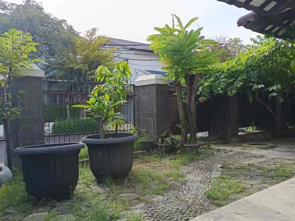 Rumah posisi Hoek di Bintaro jaya sek 9 Tangsel