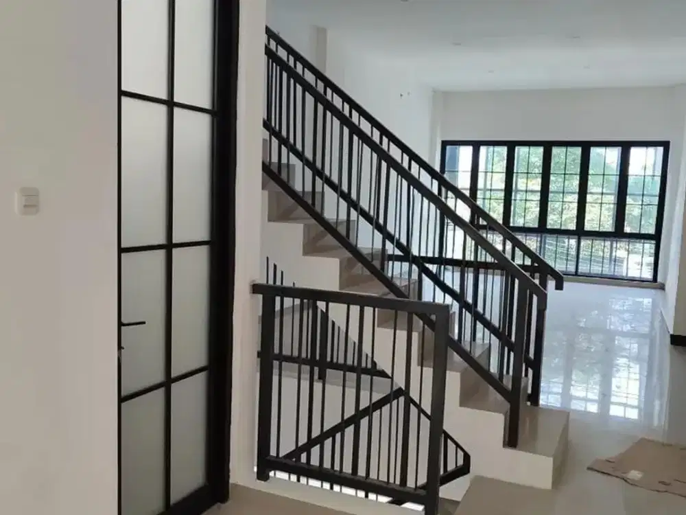 Disewakan ruko Surabaya Barat Jl. Raya Darmo Baru Barat 3 lantai/ ruko bisa nego cocok untuk segala jenis usaha