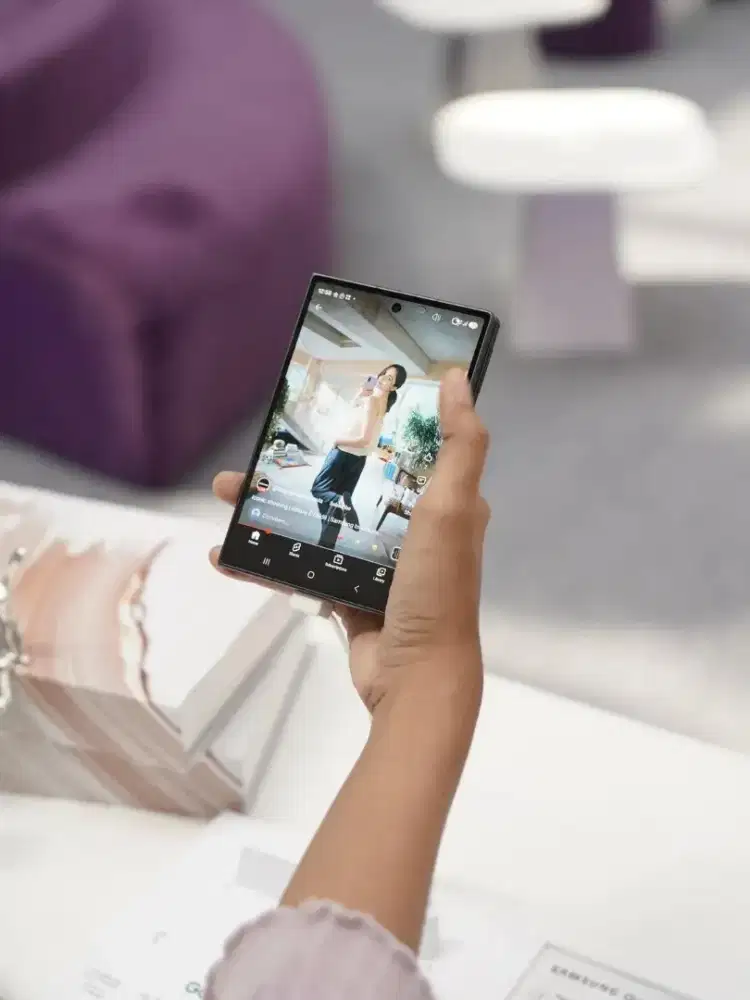 PO SAMSUNG GALAXY Z FOLD 8 FREE UPGRADE MEMORY CICILAN 0% TUKARTAMBAH