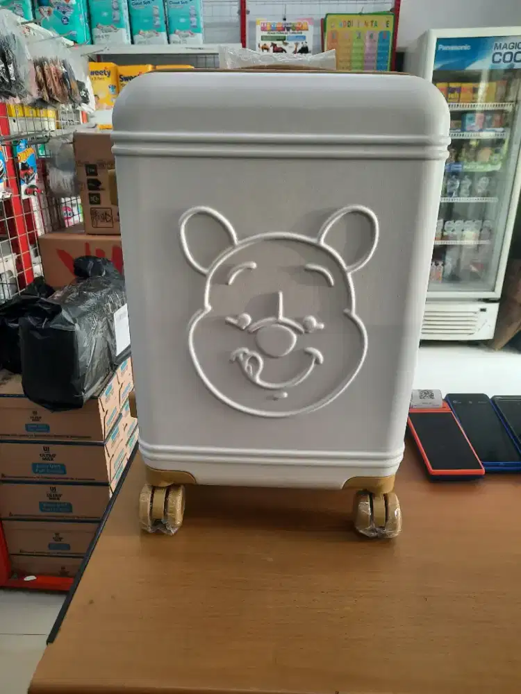 Koper Winnie The Pooh 20 inch kondisi baru