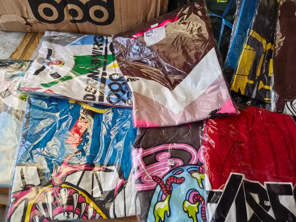 Kaos T-shirt merk Sharks