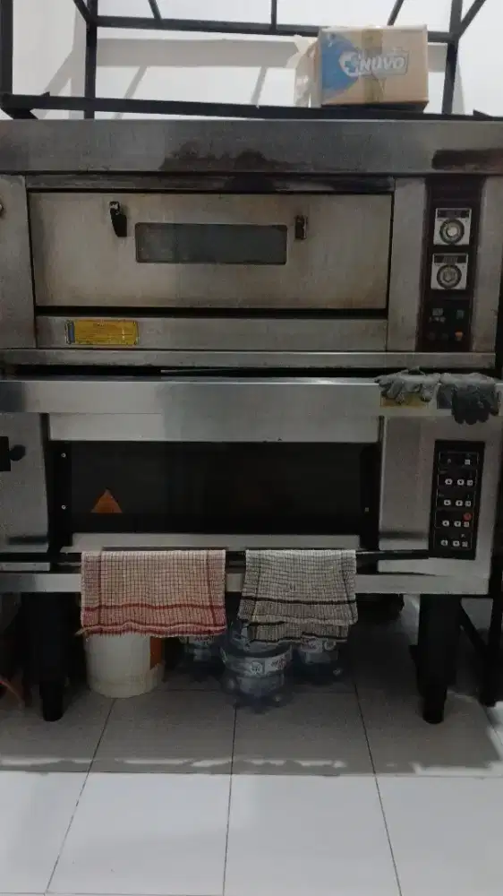 Di jual perlengkapan produksi bakery dengan harga 50 jt ( bisa nego )