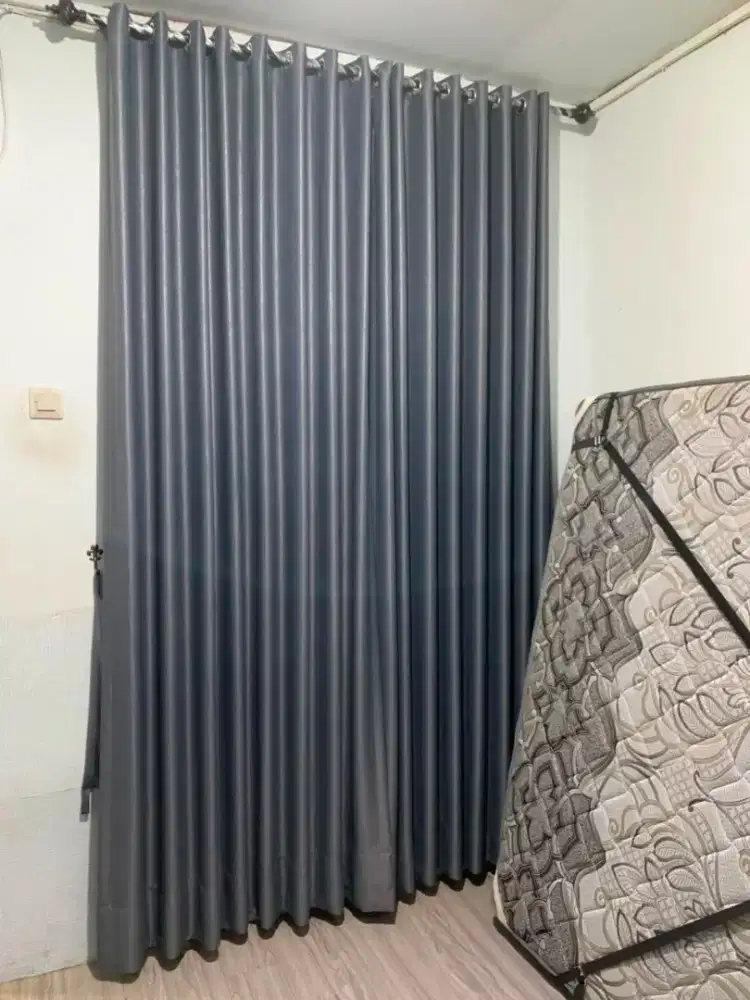 Gorden jendela rumah