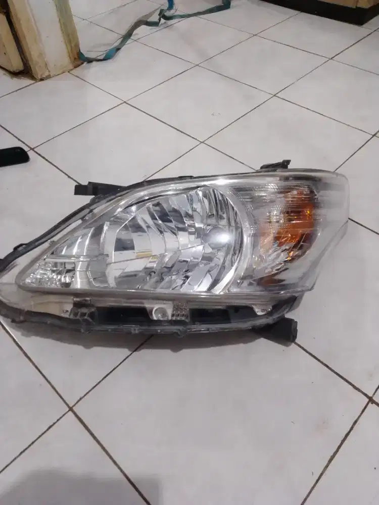Headlamp kiri Innova barong