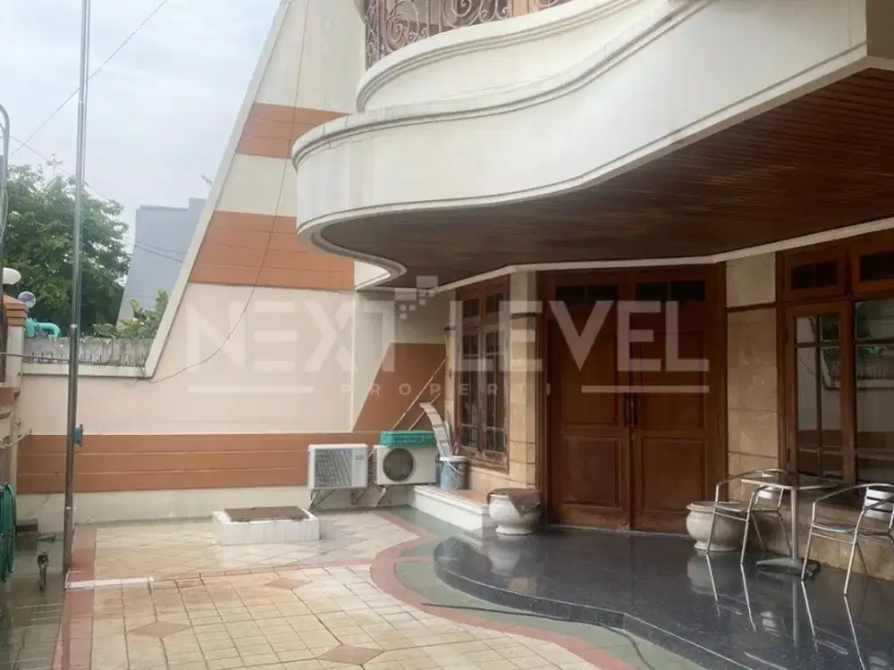JUAL CEPAT Rumah Besar Lux di Surabaya