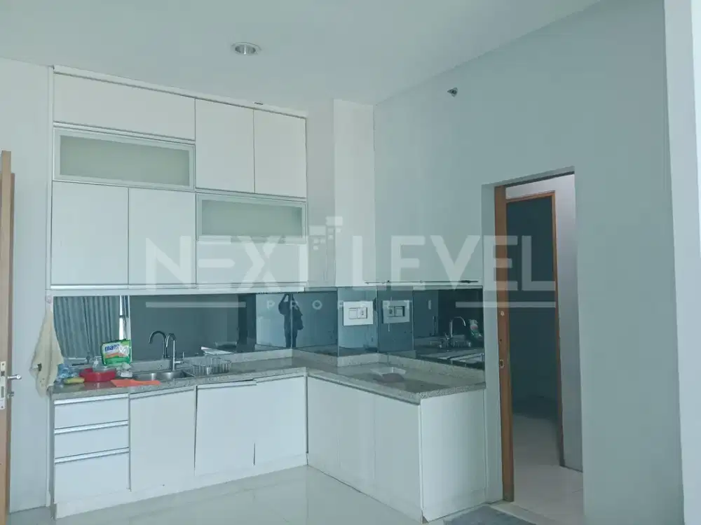 DISEWAKAN 3+1BR Condominium Semi Furnish Luas 121m2