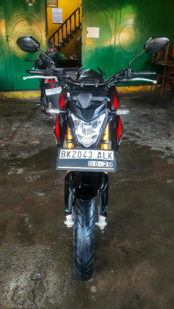 HONDA CB 150R V4