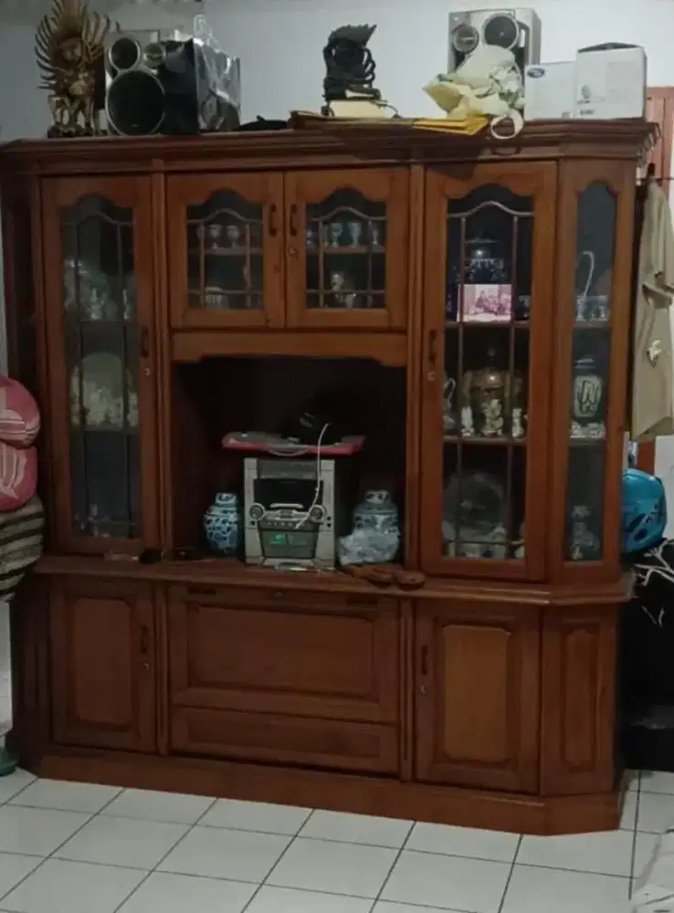 Lemari ukir kaca jati