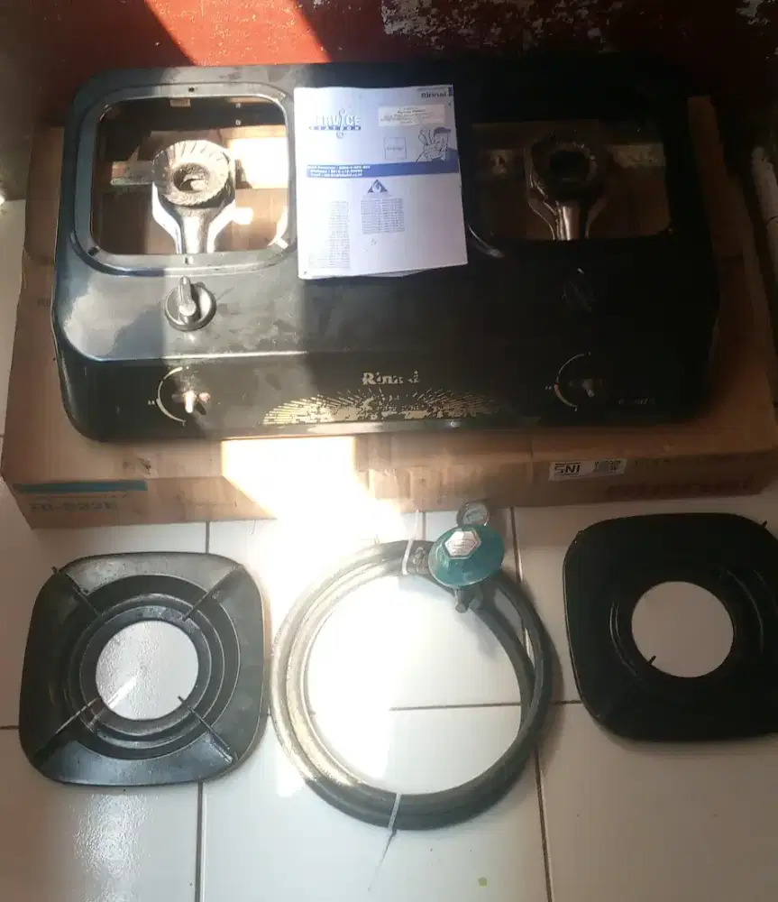 Kompor 2 Tungku + Regulator 
 Rinnai Gas + Quantun Selang 
Normal