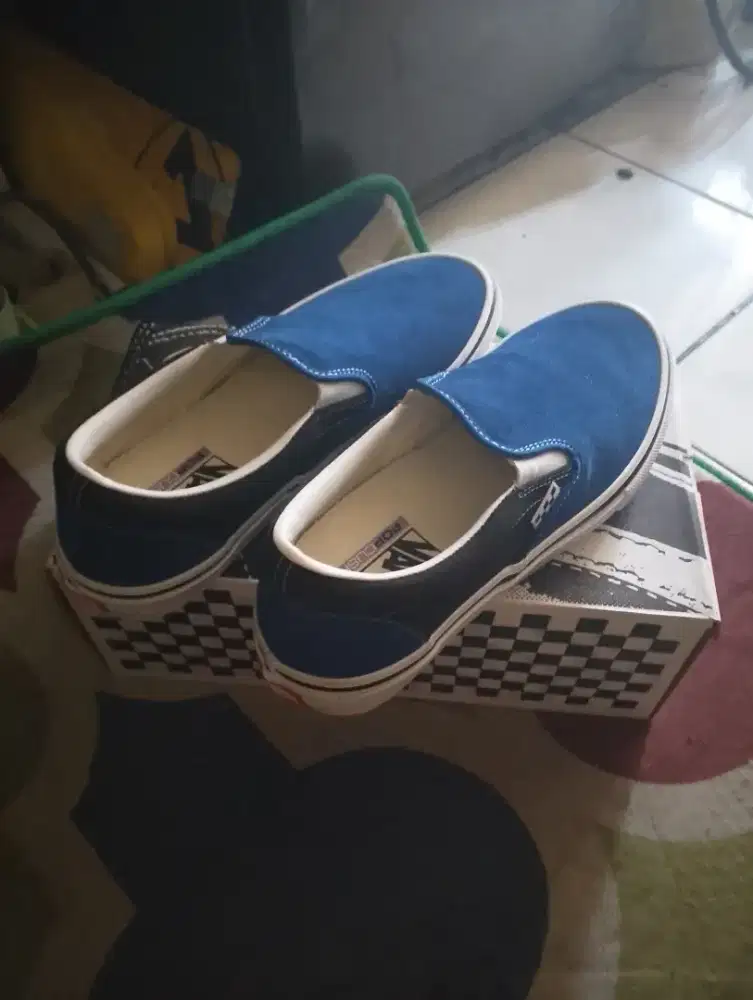 Sepatu vans skate slip on