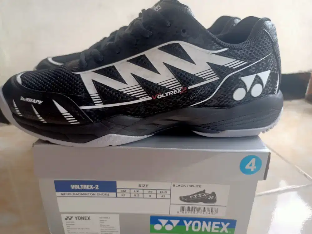 Sepatu Badminton Yonex Voltrex 2 warna Hitam Putih