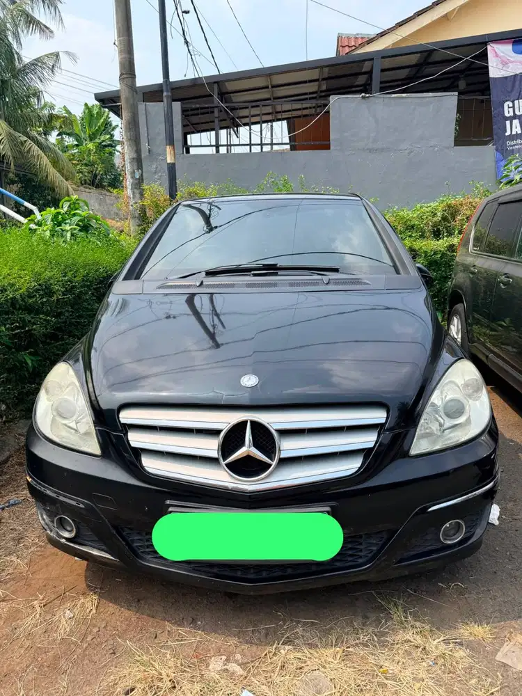 w245 B180 Hitam
