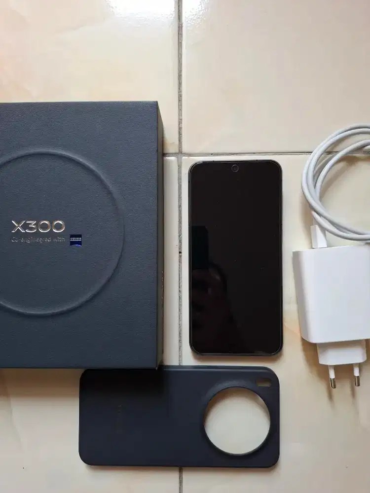 Vivo x300 12 / 256 GB like new 3 minggu pakai bkn pro x200