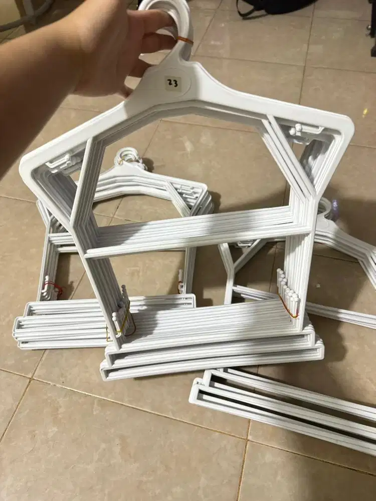 Hanger di jual cepat