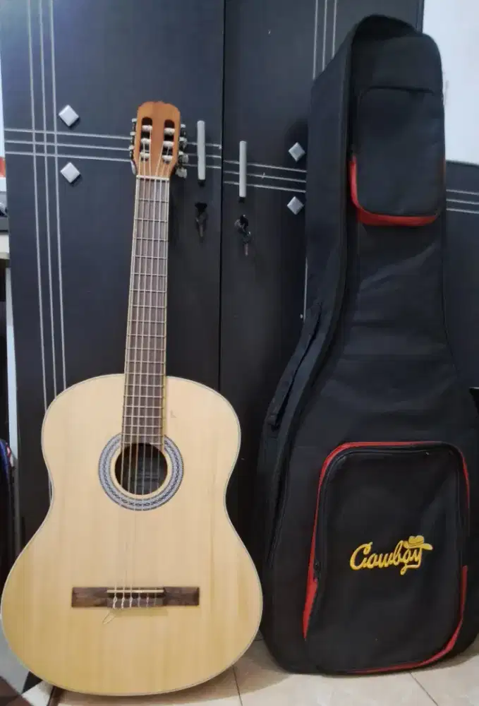 Gitar akustik merk soldin dan tas