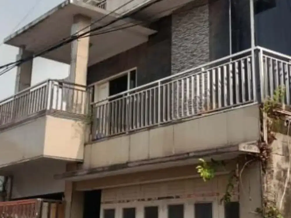 Dijual Rumah Bagus Nyaman 3 Lantai LT 108 m² 3 KT Harga Nego Pisangan Ciputat Tangerang Selatan