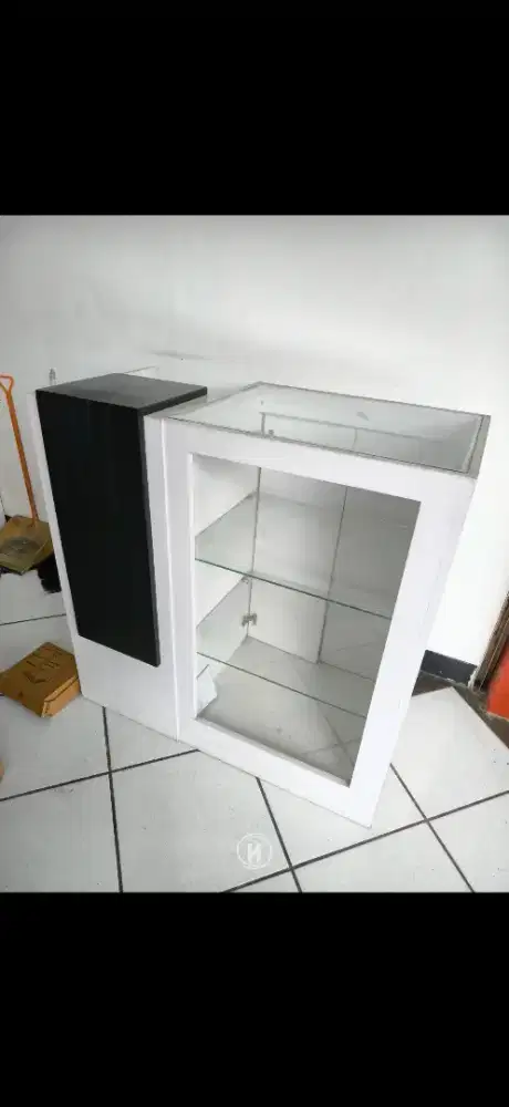 Etalase bekas masih bagus