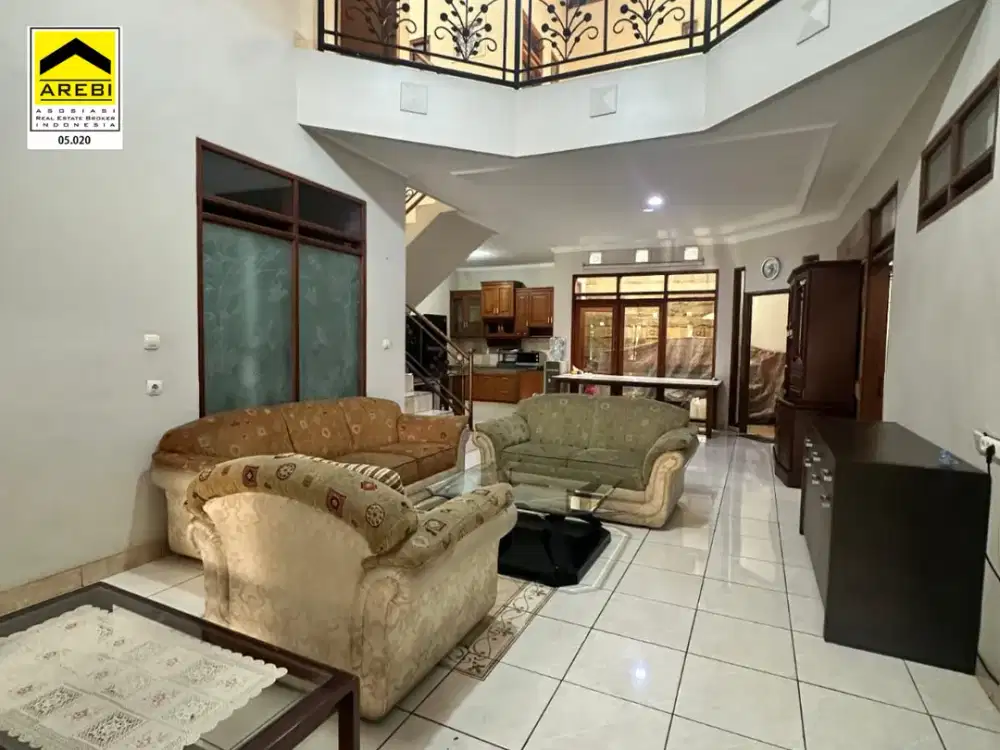 Rumah Semi Furnished 2 Lantai di THI Bandung Luas dan Nyaman untuk Keluarga