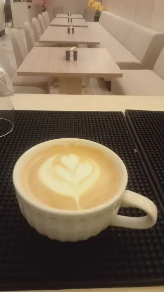 Mencari pekerjaan sebagai pengelola cafe sekaligus barista