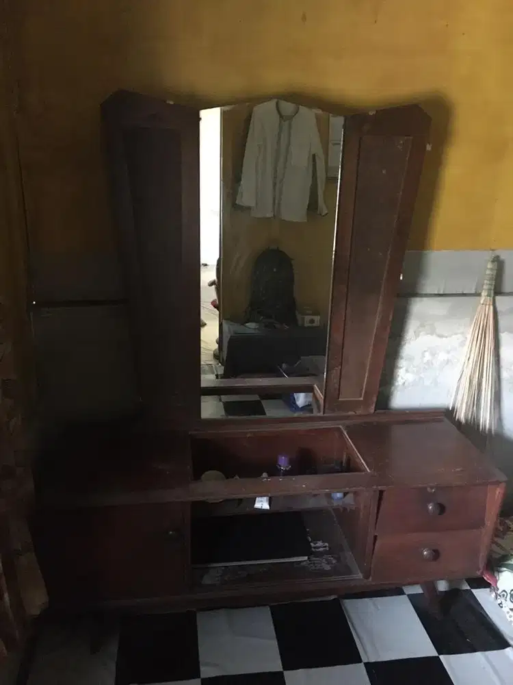 Kabinet Meja Rias Klasik