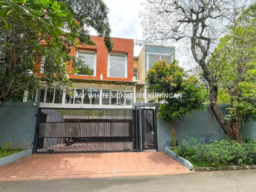 Rumah Design Tropical Modern Siap Huni 3 Lantai di Pondok Indah