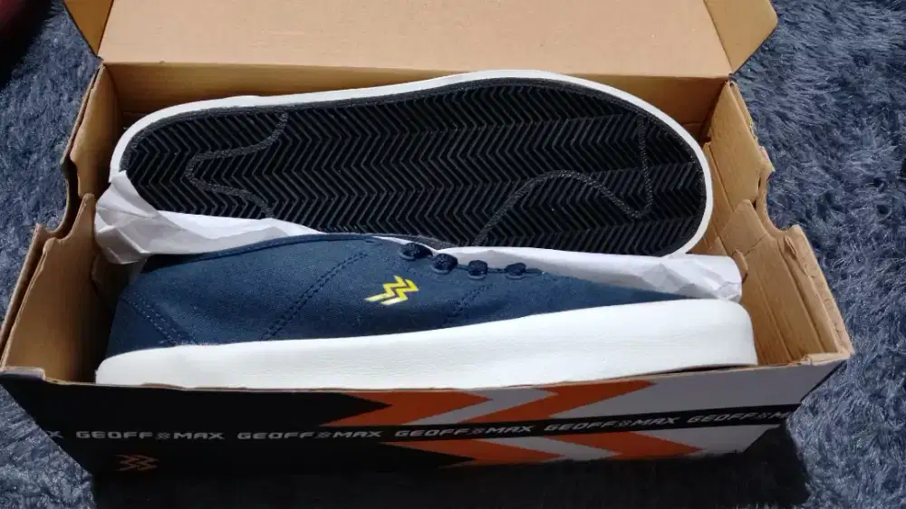 GEOFF MAX ETHAN NAVY WHITE