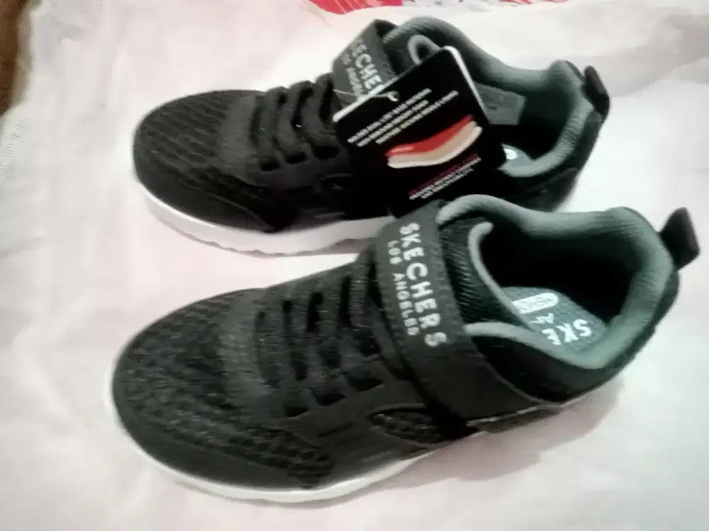 Skecher anak baru