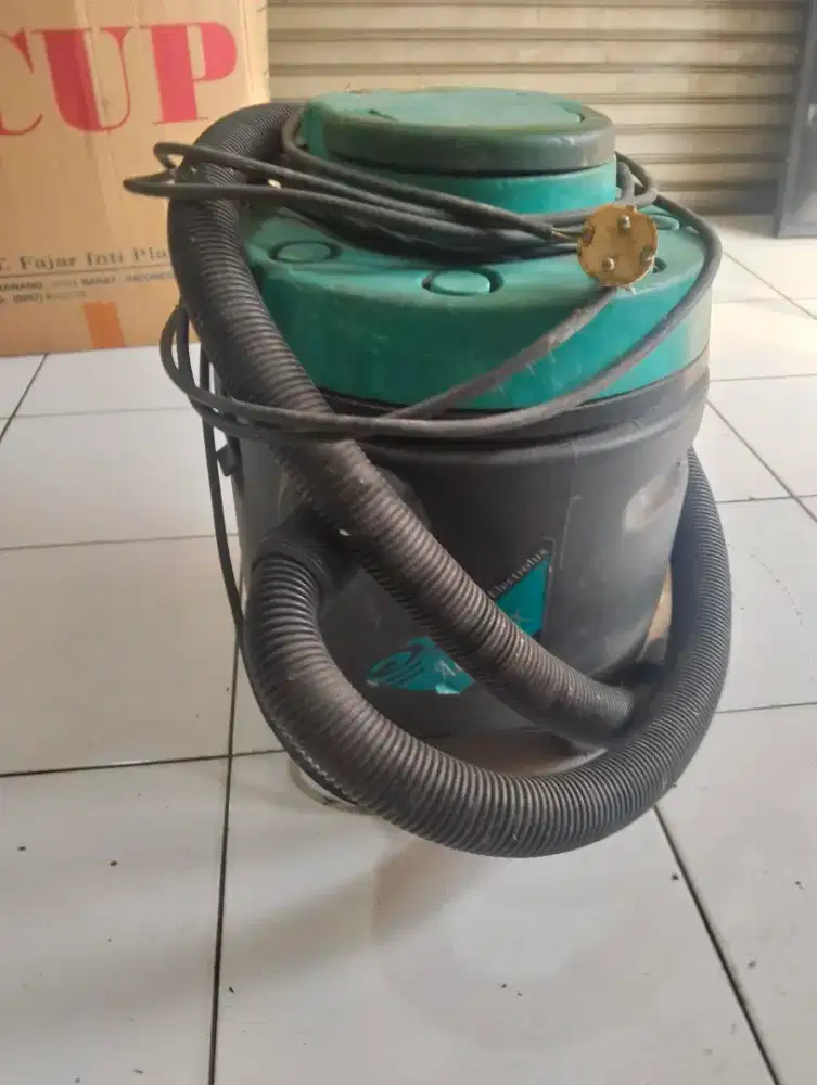 Electrolux aqualux vacuum cleaner
