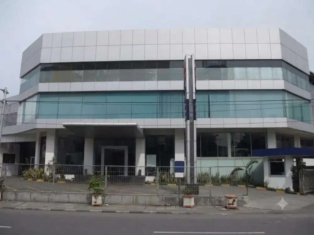 Gedung Komersial Strategis di Gunung Sahari Ancol | LT 1.668 m², LB 2.727 m² | 3 Lantai + Basement | Rp61 M Nego