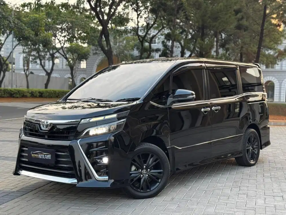 LOW KM!! Toyota Voxy 2.0 A/T 2021