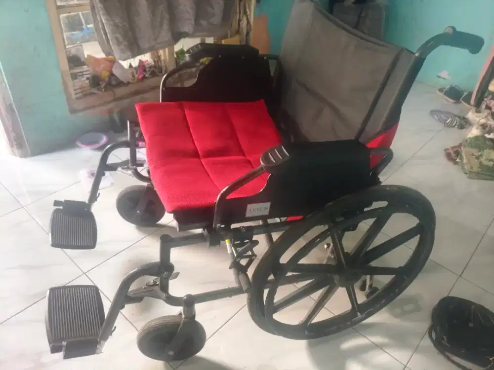 Kursi roda Avico Bima ukuran besar - kondisi siap pakai