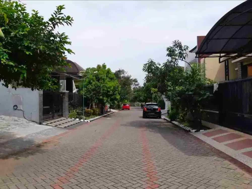 rumah mewah 2 lantai lingkungan elite di bukit cemara tujuh ( bct ) persis di depan kampus UNMUH UMM, bonus furniture jalan sangat lebar dan keamanan 24 jam