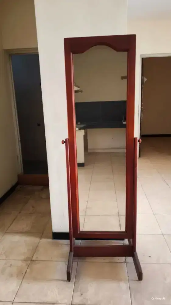 Kaca Hiasan Memanjang Bekas