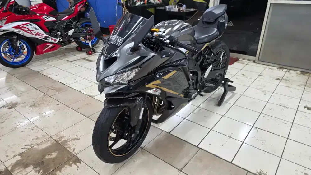 Kawasaki ZX25R 2021 km 8rb