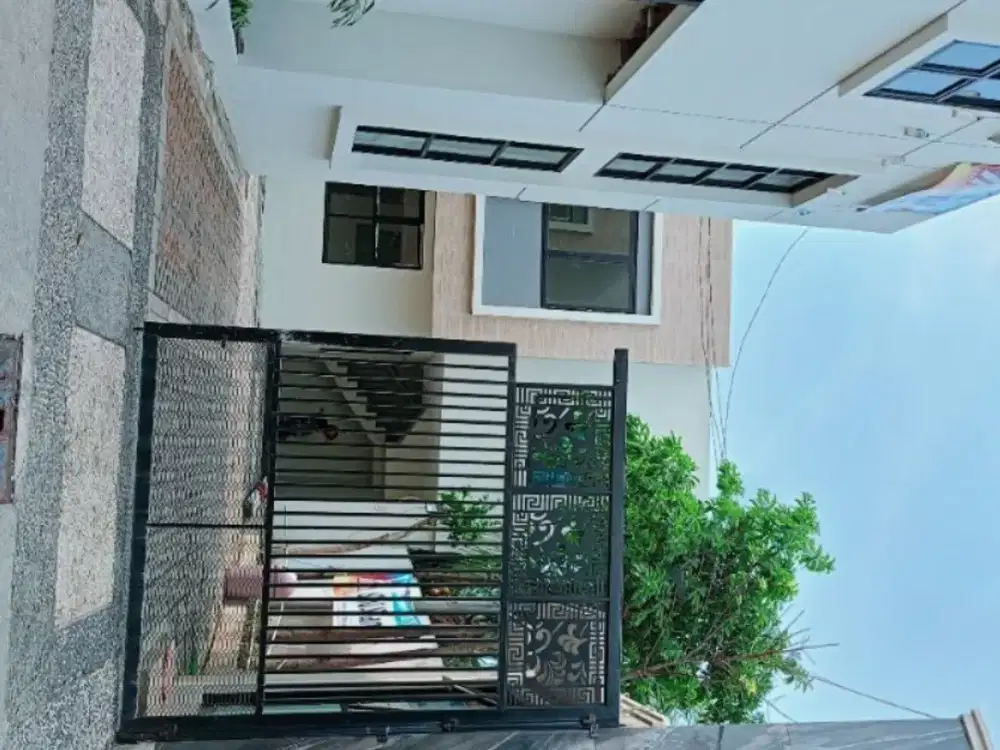 Di Jual 8 Rumah dan Kavling Kosong di Palm Garden