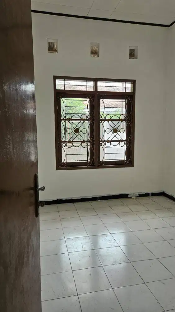 Disewakan Rumah Terawat di Taman Kopo Indah TKI 3