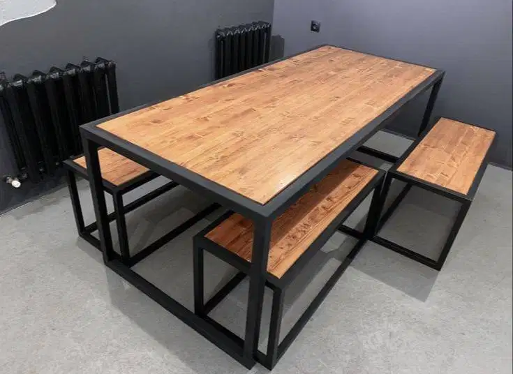 Meja Cafe 4 Kursi Model Industrial Rangka Besi Hollo dan Kayu Solid