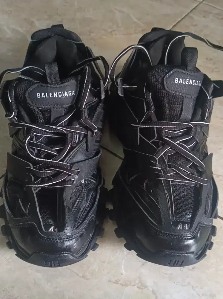 Balenciaga sepatu