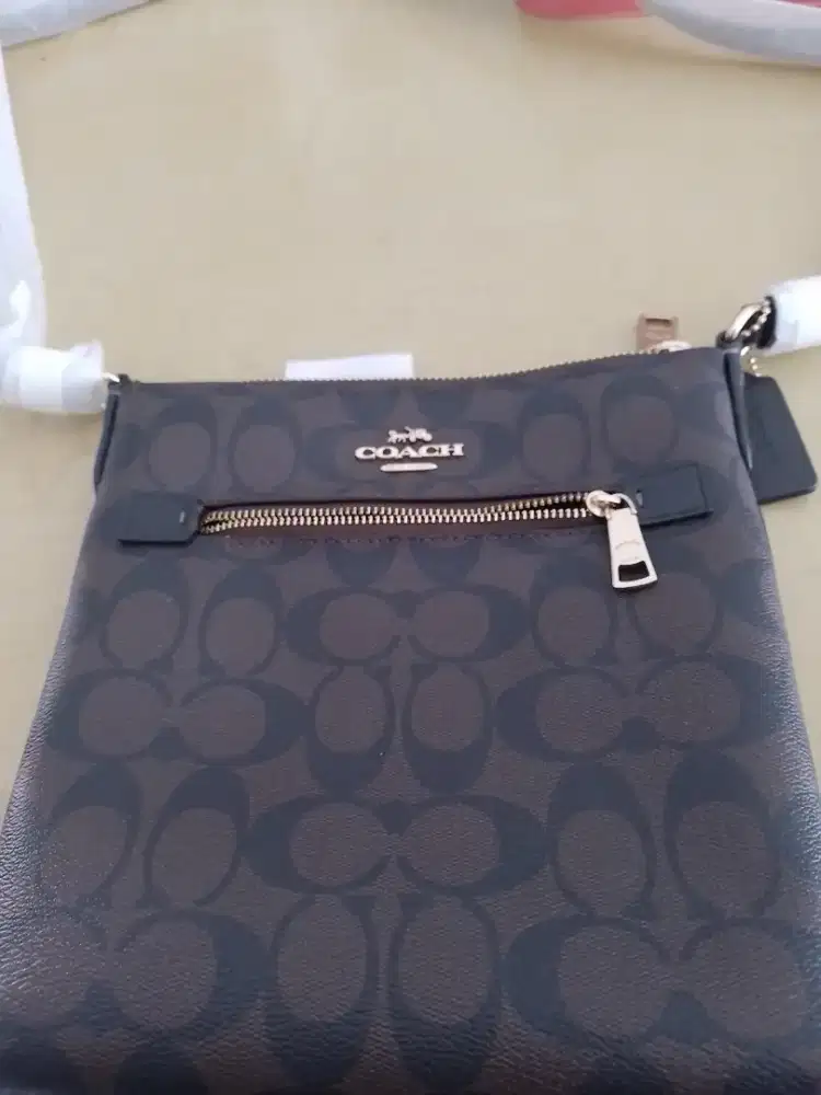 Di jual tas selempang Coach