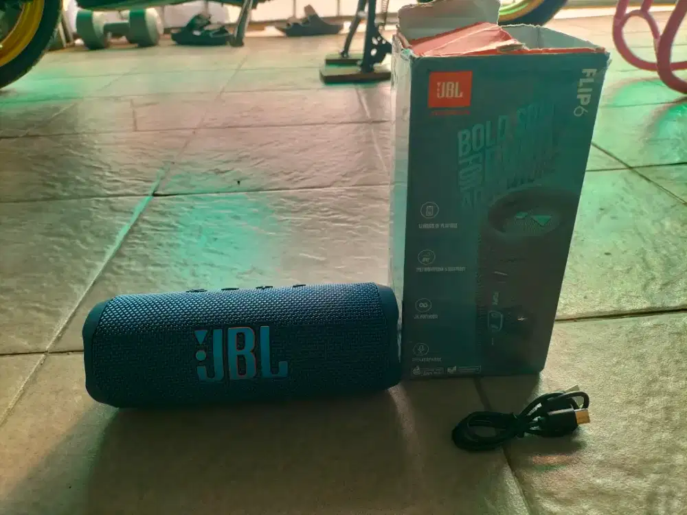 Speaker blue tot JBL. .